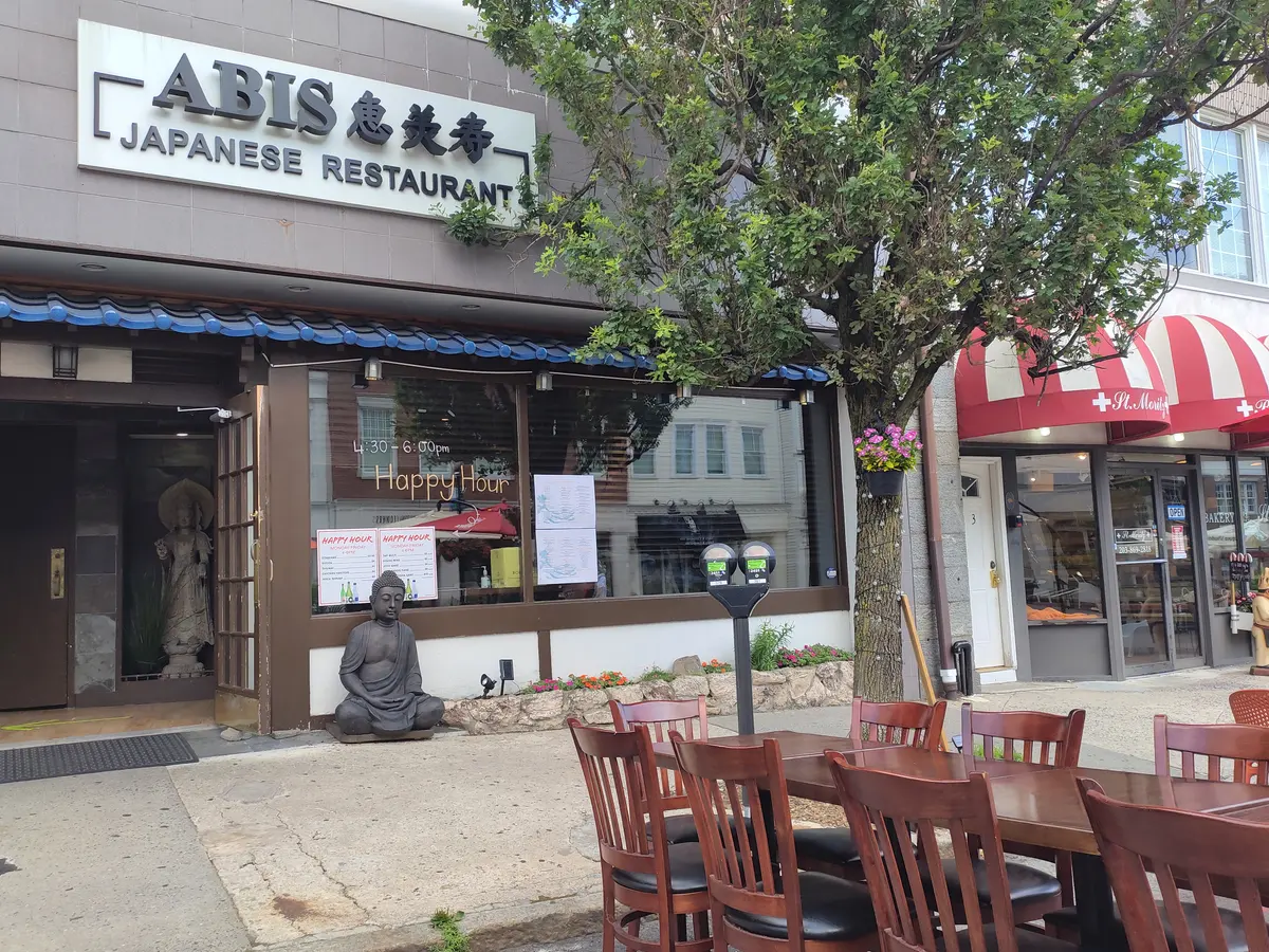 Outdoor seating in front of Abis on Greenwich Avenue